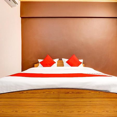 Hotel O Star City Hotel Ayodhya Bagian luar foto
