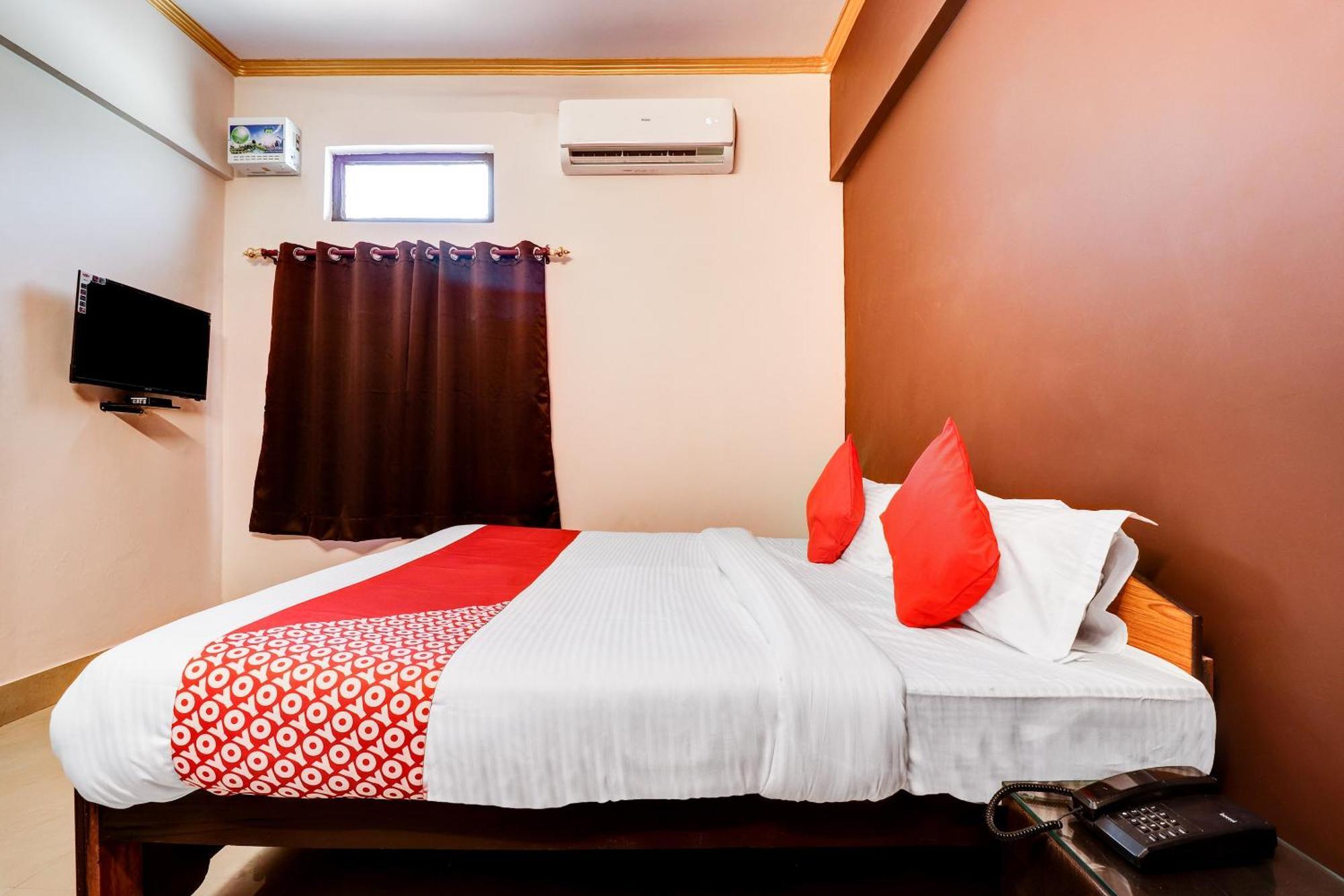 Hotel O Star City Hotel Ayodhya Bagian luar foto