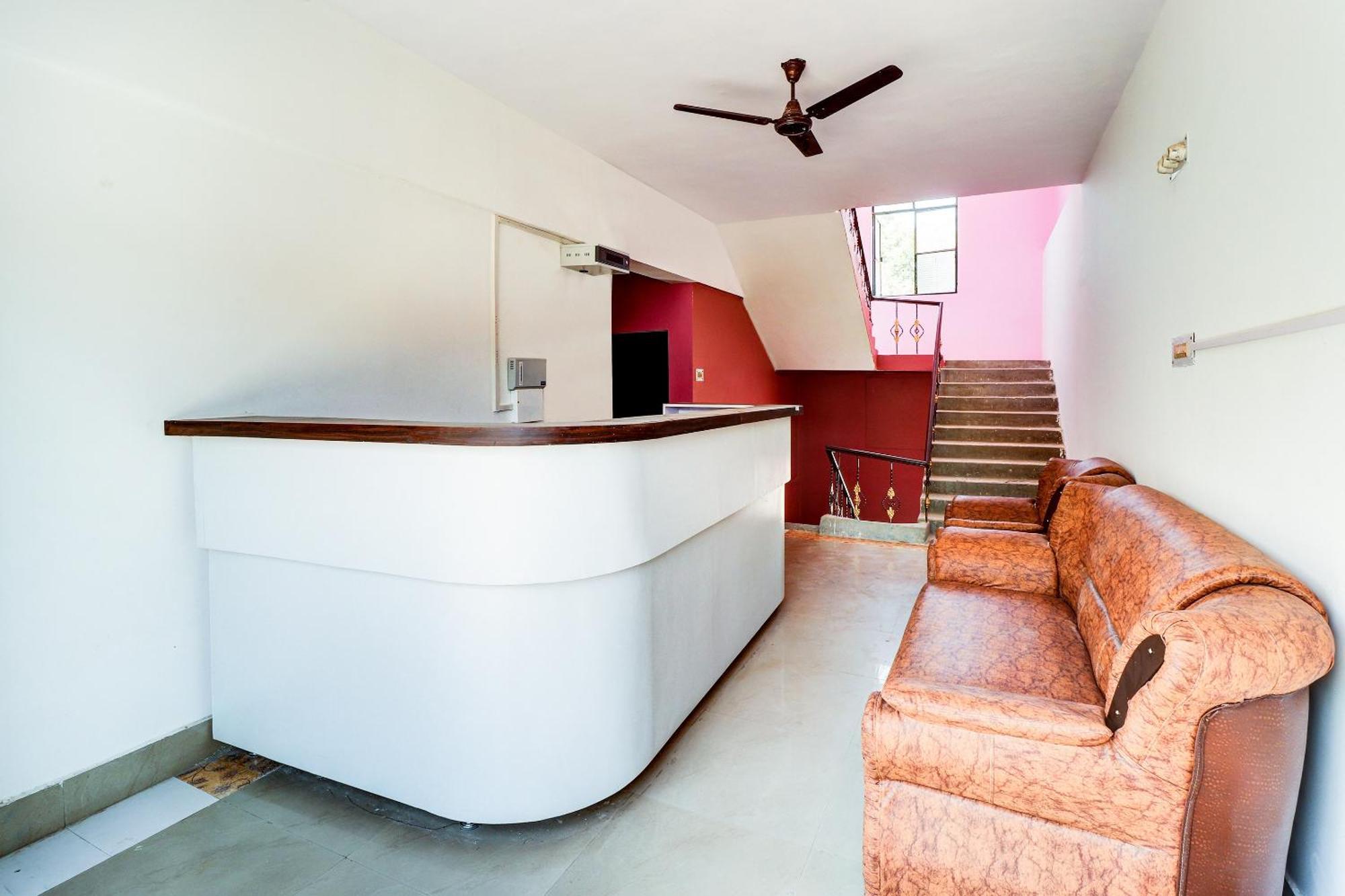 Hotel O Star City Hotel Ayodhya Bagian luar foto