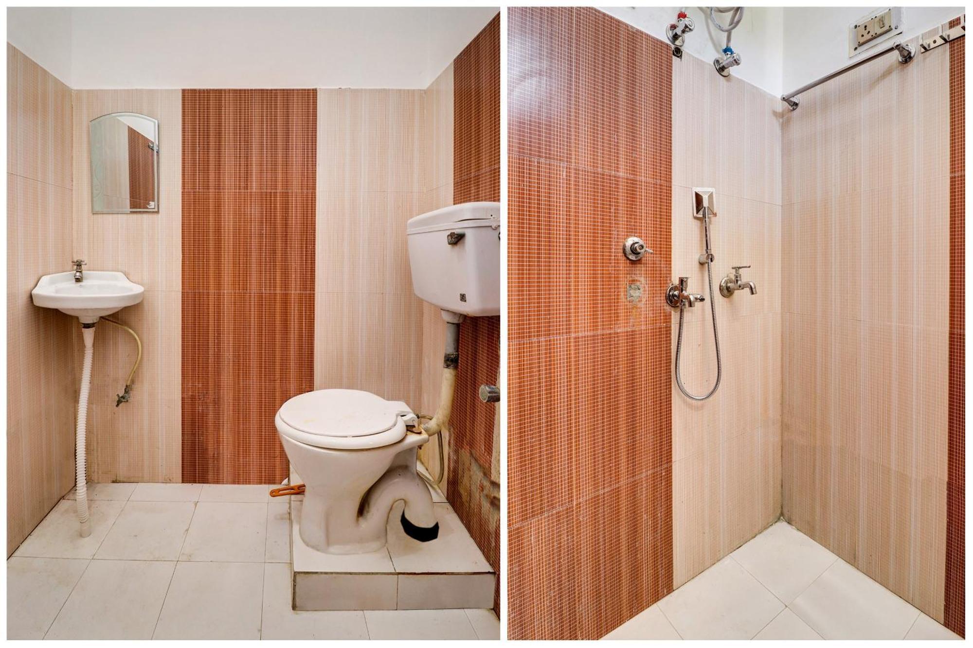 Hotel O Star City Hotel Ayodhya Bagian luar foto