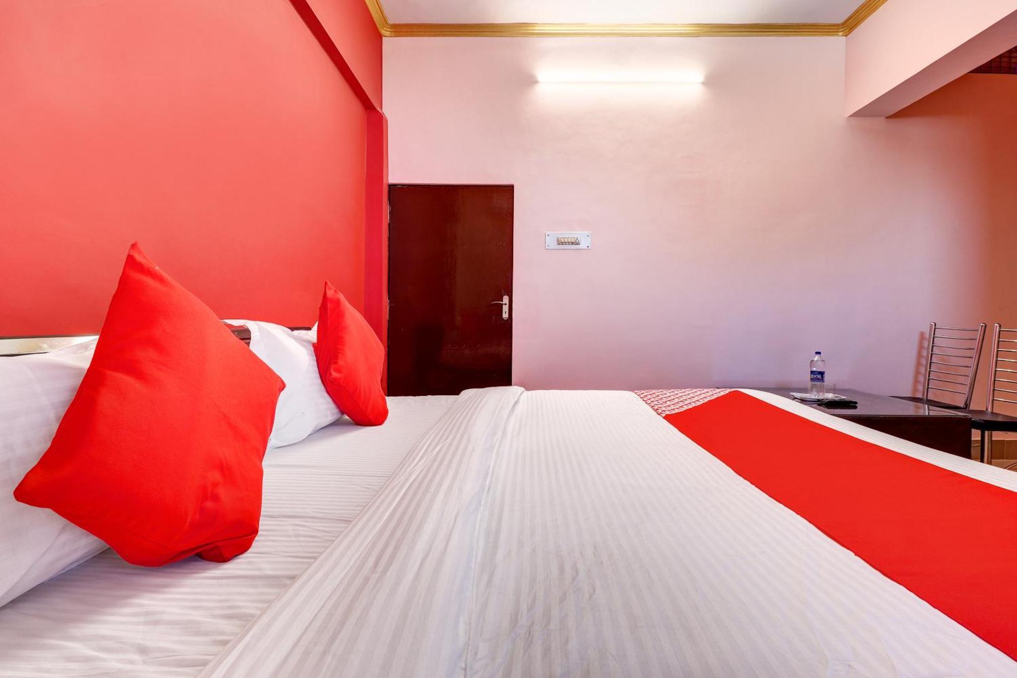 Hotel O Star City Hotel Ayodhya Bagian luar foto