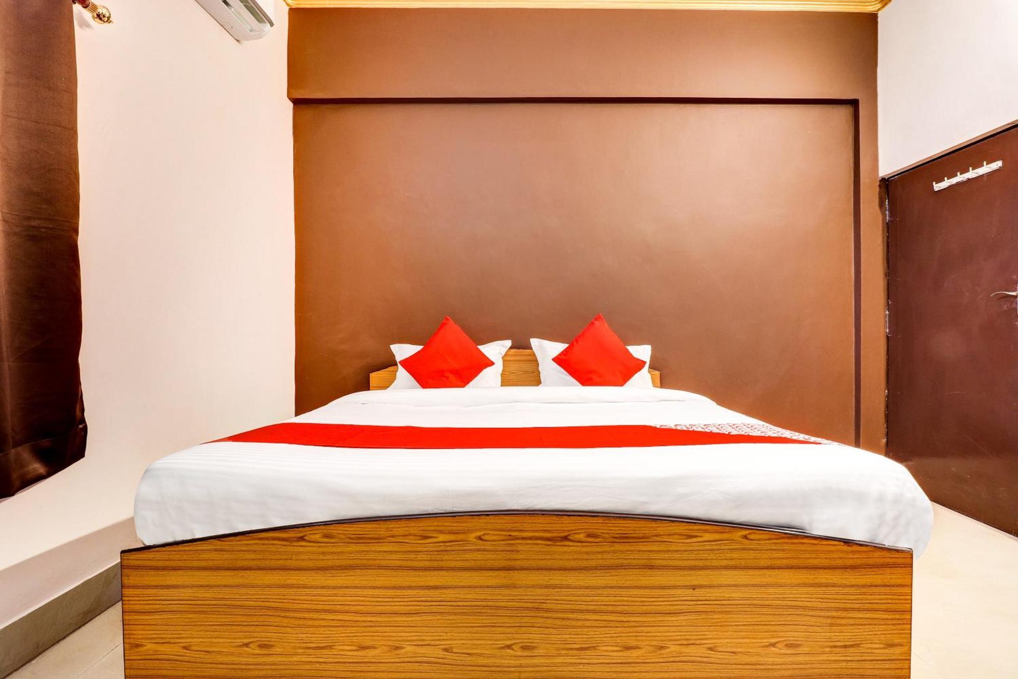 Hotel O Star City Hotel Ayodhya Bagian luar foto