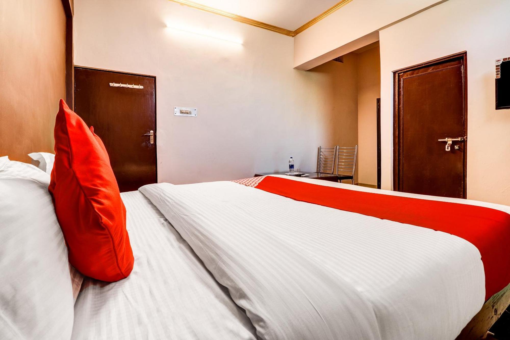 Hotel O Star City Hotel Ayodhya Bagian luar foto